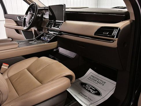 Used 2024 Lincoln Navigator Reserve AWD/4WD image 29