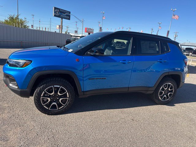 New 2027 Jeep Compass Trailhawk w/ Sun, Sound & Navigation Group AWD/4WD image 3