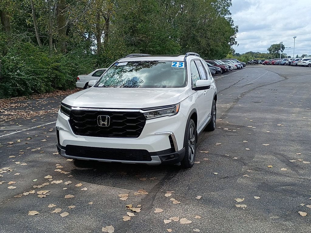 Certified 2023 Honda Pilot Touring image 7