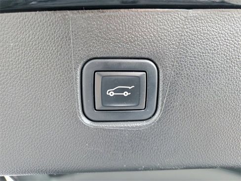 Used 2022 Chevrolet Blazer RS image 9