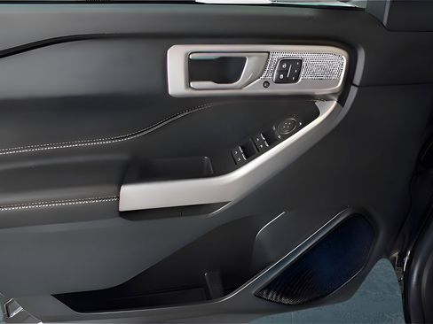 Used 2021 Ford Explorer Limited w/ Equipment Group 301A image 10