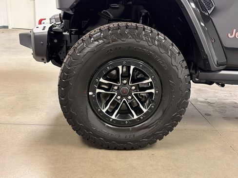 Used 2025 Jeep Wrangler Unlimited Rubicon w/ XTREMEE 35" Tire Package AWD/4WD image 11