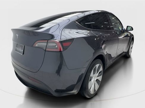 Used 2024 Tesla Model Y 2WD image 7
