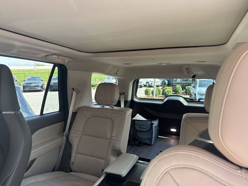 Used 2023 Lincoln Navigator Reserve image 11