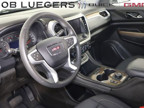 Certified 2023 GMC Acadia SLE w/ Driver Convenience Package image 11