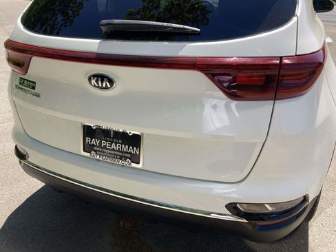 Used 2022 Kia Sportage LX image 4