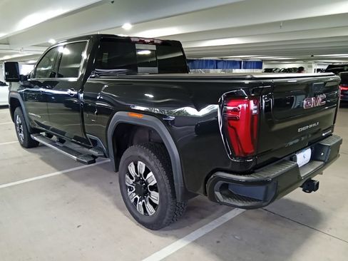 Used 2024 GMC Sierra 2500 Denali w/ Denali Reserve Package AWD/4WD image 7