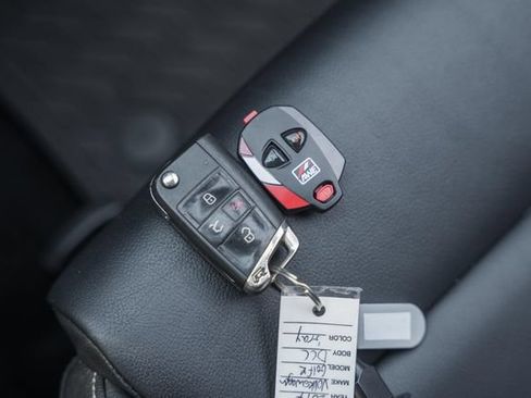 Used 2017 Volkswagen Golf R 4-Door AWD/4WD image 50