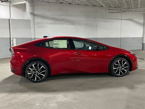 New 2026 Toyota Prius Plug-In Hybrid FWD image 12