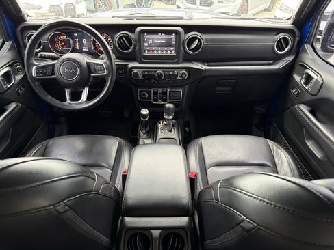 Used 2018 Jeep Wrangler Unlimited Sahara AWD/4WD image 5