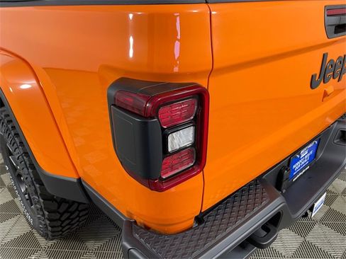 New 2025 Jeep Gladiator Willys image 16