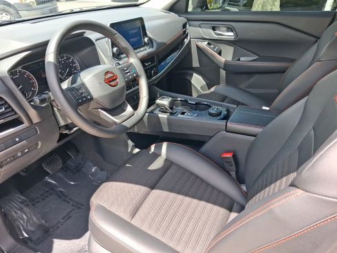 Used 2025 Nissan Rogue SV AWD/4WD image 12