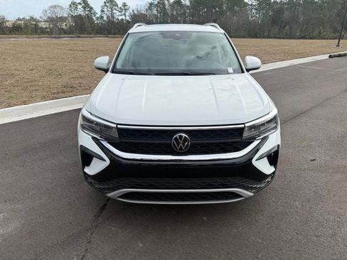 Used 2024 Volkswagen Taos SE image 11