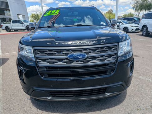 Used 2018 Ford Explorer XLT w/ Equipment Group 202A FWD image 2