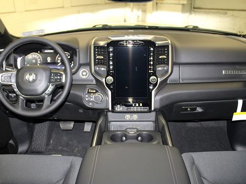 New 2026 RAM 1500 4x4 Crew Cab image 9