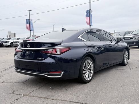 Used 2023 Lexus ES 300h w/ Luxury Package image 7