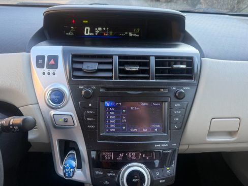 Used 2014 Toyota Prius V Two image 17