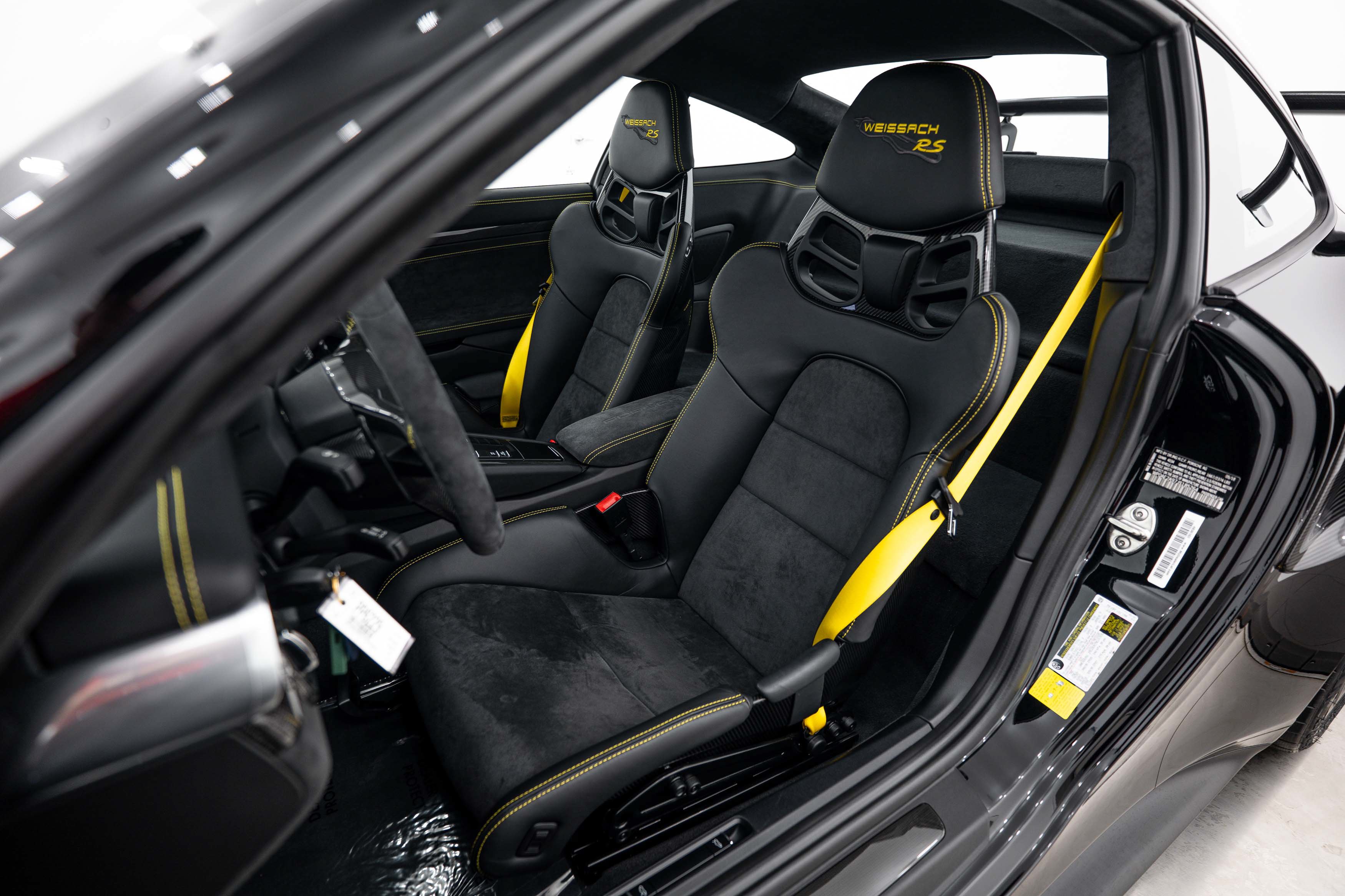 Certified 2018 Porsche 911 GT2 RS RWD image 5