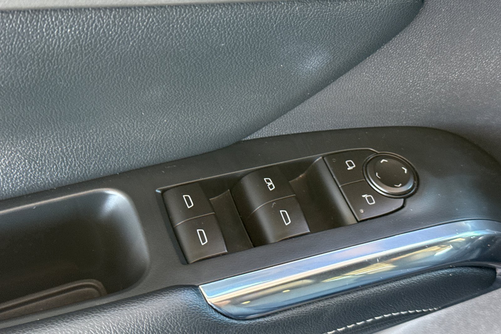 Used 2026 Chevrolet Traverse LT FWD image 18