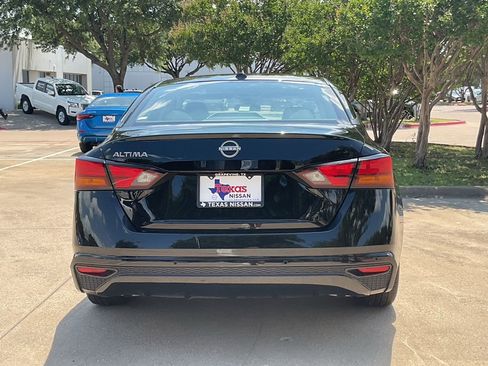 Used 2025 Nissan Altima 2.5 SV FWD image 5