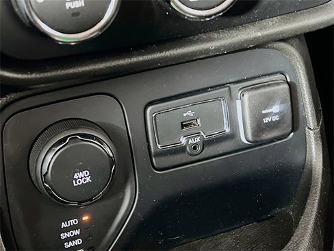 Used 2017 Jeep Renegade Latitude image 20