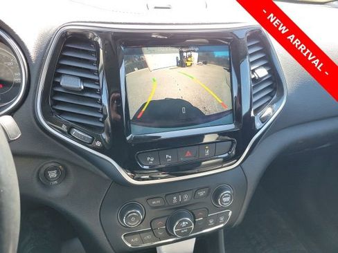 Used 2019 Jeep Cherokee Limited w/ Luxury Group image 10