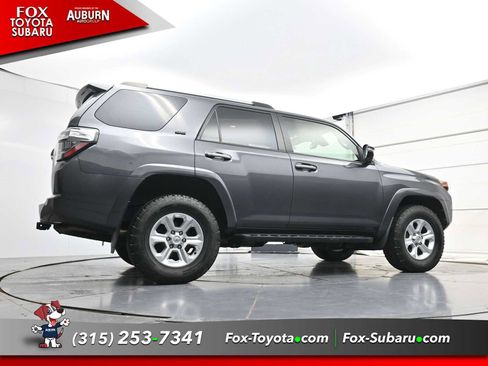 Used 2022 Toyota 4Runner SR5 Premium w/ Moonroof Package AWD/4WD image 22
