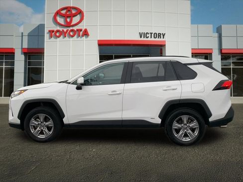 Used 2025 Toyota RAV4 XLE AWD/4WD image 6