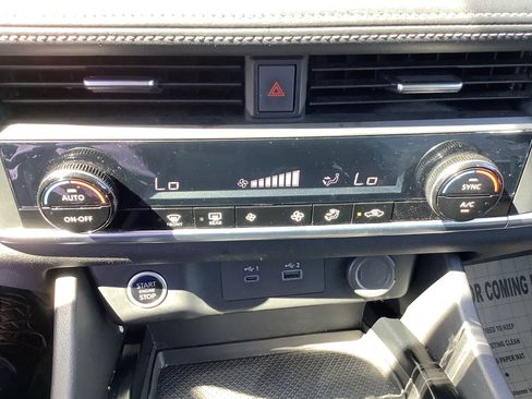 Used 2023 Nissan Rogue SV image 18