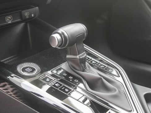Used 2023 Kia Niro SX Touring FWD image 23