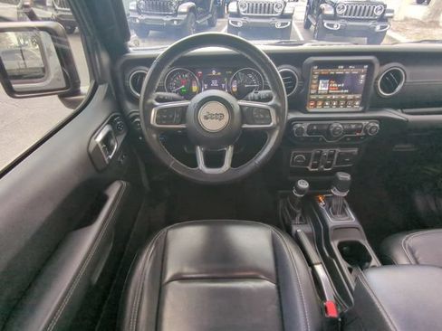 Used 2022 Jeep Wrangler Unlimited Sahara AWD/4WD image 17