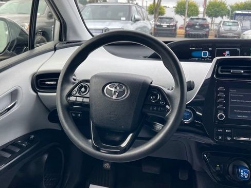 Used 2020 Toyota Prius LE AWD/4WD image 12
