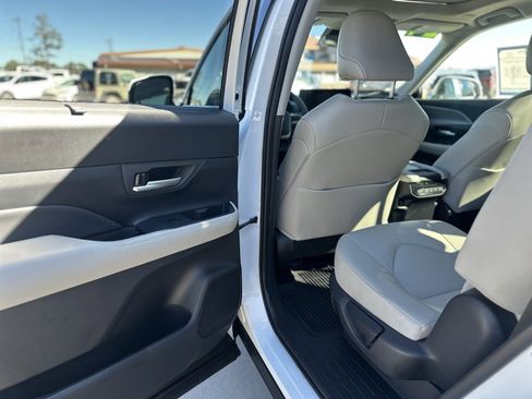 Used 2024 Toyota Grand Highlander XLE image 12