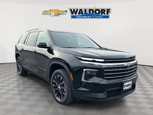 Used 2025 Chevrolet Traverse LT w/ Sun and Wheel Package image 1