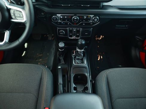 Used 2025 Jeep Wrangler Sahara 4xe image 31