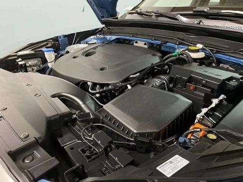 Used 2025 Volvo XC40 B5 Plus AWD/4WD image 88