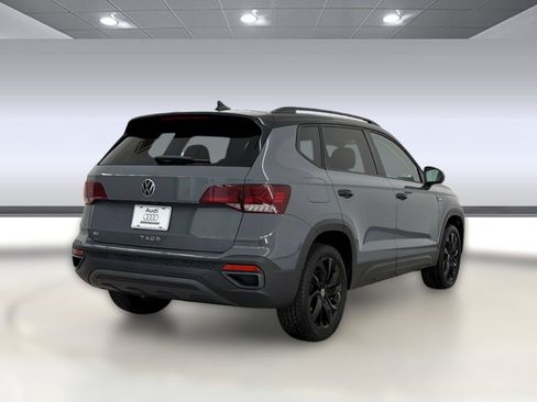 Used 2024 Volkswagen Taos SE FWD image 8
