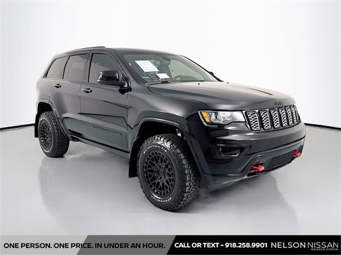 Used 2022 Jeep Grand Cherokee Laredo X image 3