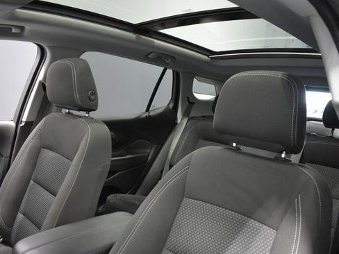 Used 2022 GMC Terrain SLE w/ Driver Convenience Package image 16