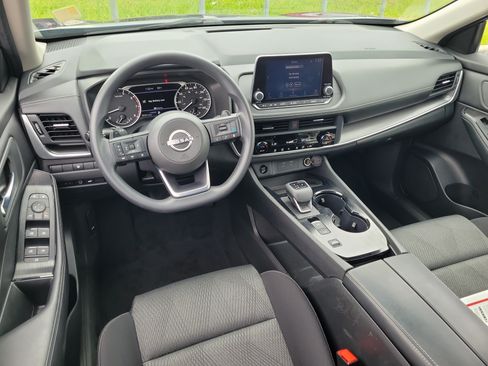 Certified 2024 Nissan Rogue SV FWD image 16
