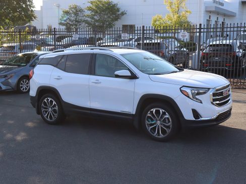 Used 2021 GMC Terrain SLT w/ Infotainment Package II FWD image 13