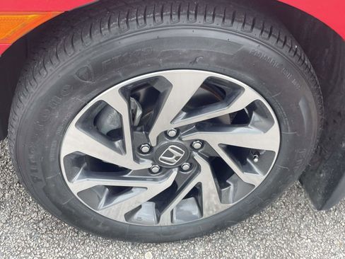 Used 2018 Honda Civic EX image 9