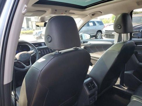 Used 2022 Volkswagen Tiguan SE AWD/4WD image 8