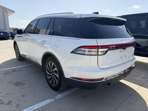 Used 2025 Lincoln Aviator 2WD image 2
