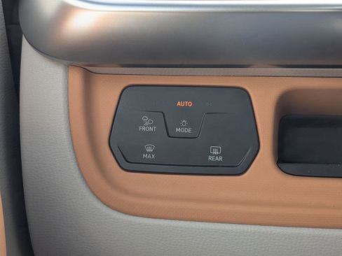 New 2025 Volkswagen ID. Buzz 1st Edition image 17