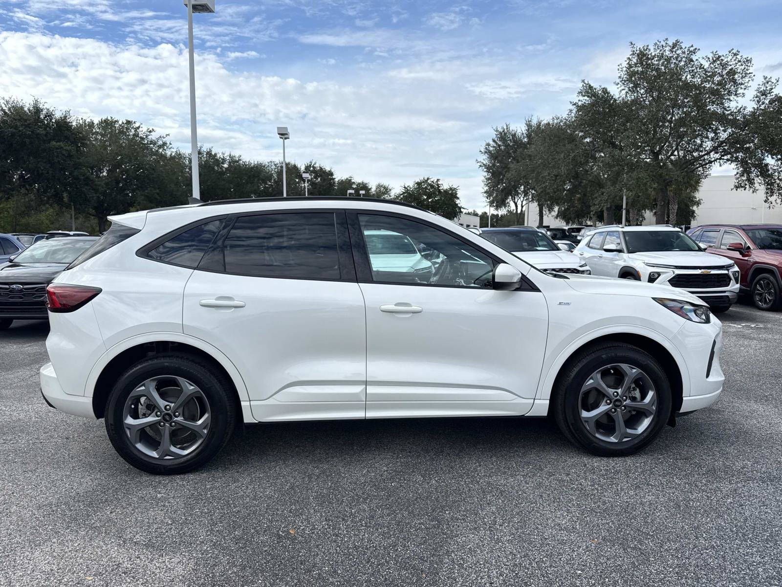 Used 2023 Ford Escape ST-Line Select AWD/4WD image 3