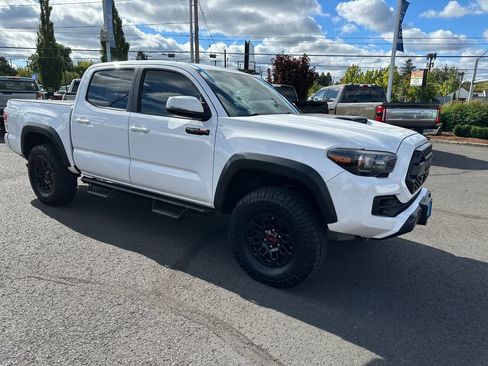 Used 2019 Toyota Tacoma TRD Pro AWD/4WD image 9