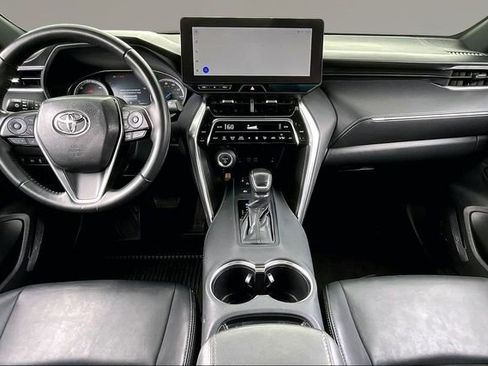 Used 2024 Toyota Venza XLE image 7
