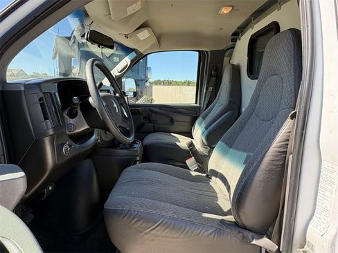Used 2009 Chevrolet Express 2500 image 12
