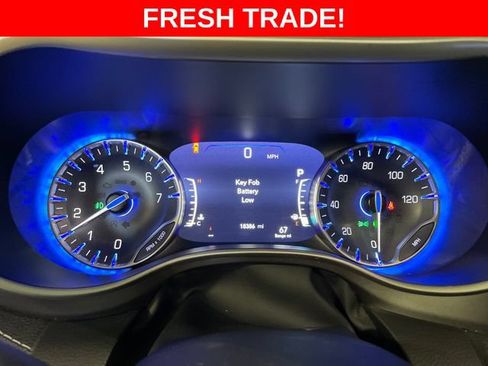 Used 2023 Chrysler Pacifica Touring-L AWD/4WD image 23